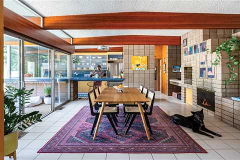 This 1957 Block-and-Beam Home Dazzles With Vibrant Vintage Vibes