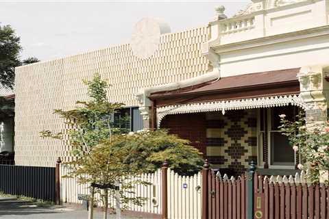 A Melbourne Home’s Fancy Brick Work Breaks the Mold