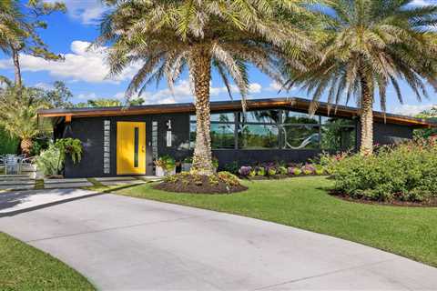 This $2.6M Florida Home Blends Midcentury Charm With Breezy Beach Vibes