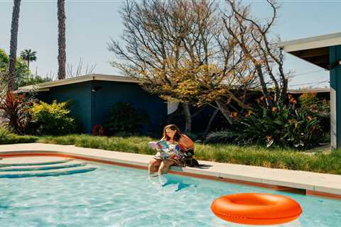 Cool Ranch: The Perfect Southern California Pool Is Behind a Midcentury in the Valley
