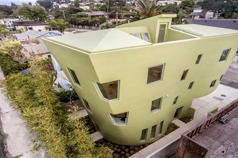 An Experimental Eric Owen Moss Home Is Up for Rent a Block From the Beach