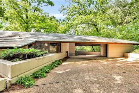 Frank Lloyd Wright’s Fountainhead Residence Just Hit the Market in Mississippi for $2.5M