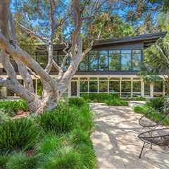 In Brentwood, a Restored 1951 Post-and-Beam Midcentury  Asks $9.4M