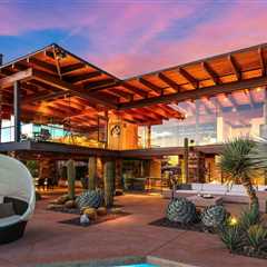 This Scottsdale Compound Offers an Elegant Interplay of Indoor and Outdoor Living for $8.5M