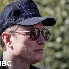 ‘Desperate’: Elon Musk begs employees to ''hang onto your stock'' as Tesla flounders